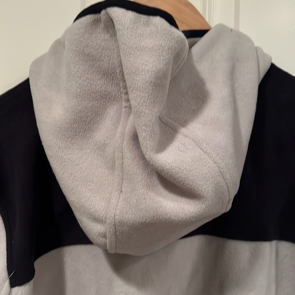 Tommy Hilfiger fleece jacket size large, gray and black excellent condition - Picture 6 of 6